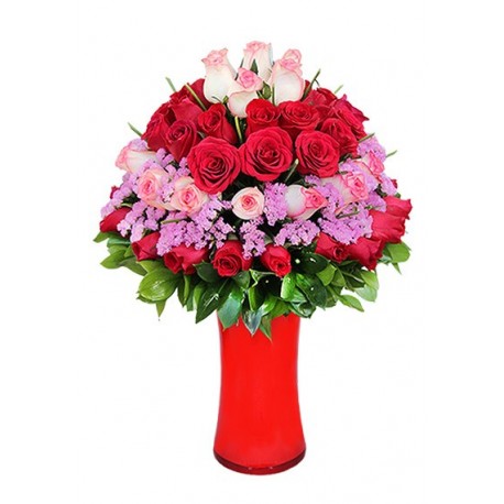 Elegant Pink and Red Bouquet